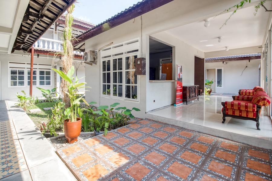 Reddoorz Near Malioboro Tugu Station Jogja Otel Yogyakarta Dış mekan fotoğraf