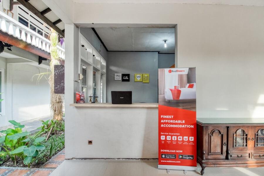 Reddoorz Near Malioboro Tugu Station Jogja Otel Yogyakarta Dış mekan fotoğraf