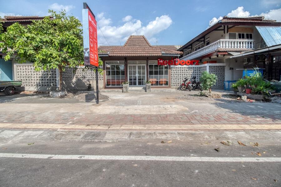 Reddoorz Near Malioboro Tugu Station Jogja Otel Yogyakarta Dış mekan fotoğraf