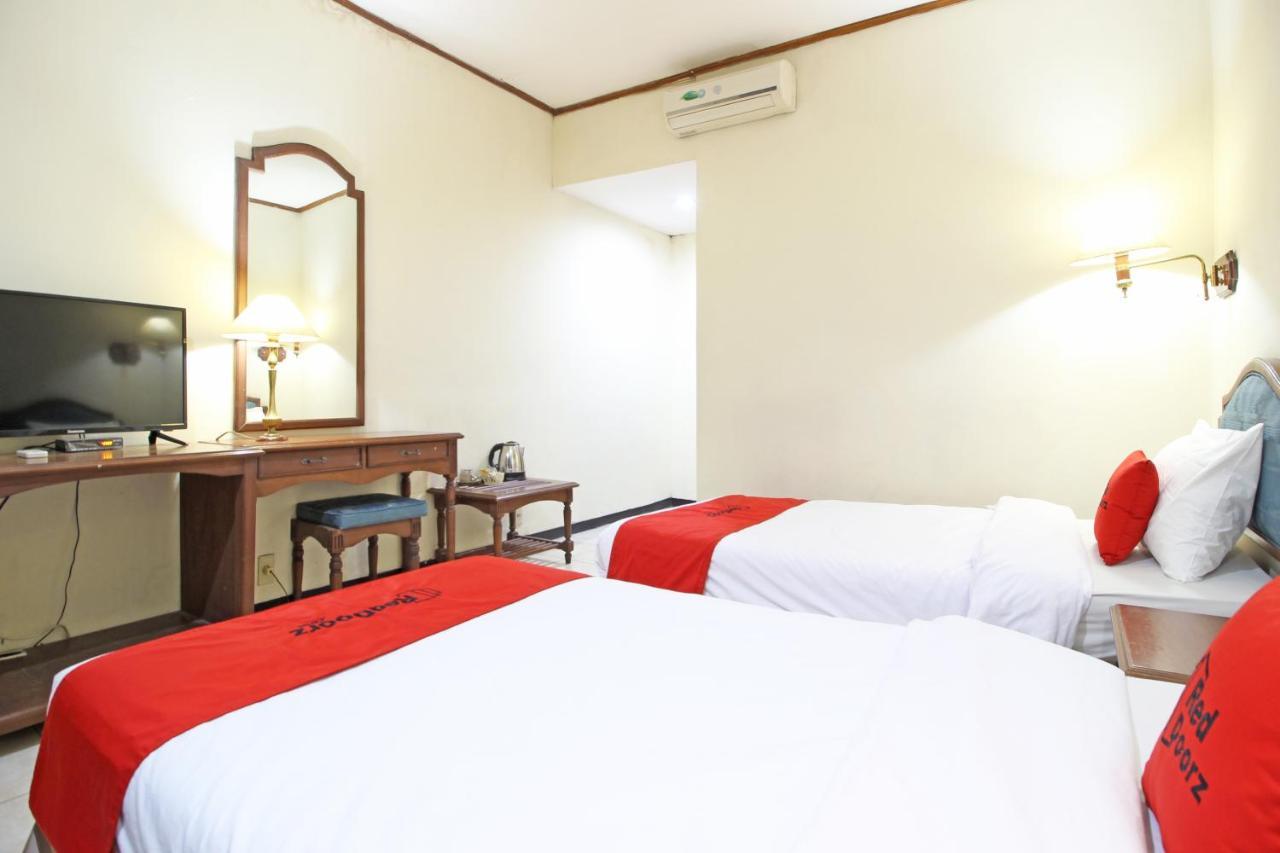Reddoorz Near Malioboro Tugu Station Jogja Otel Yogyakarta Dış mekan fotoğraf
