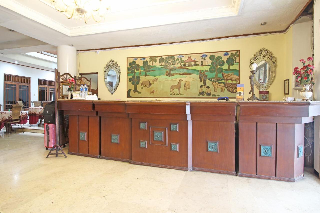 Reddoorz Near Malioboro Tugu Station Jogja Otel Yogyakarta Dış mekan fotoğraf