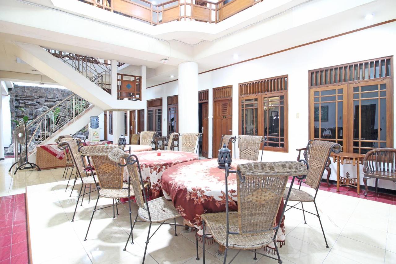 Reddoorz Near Malioboro Tugu Station Jogja Otel Yogyakarta Dış mekan fotoğraf