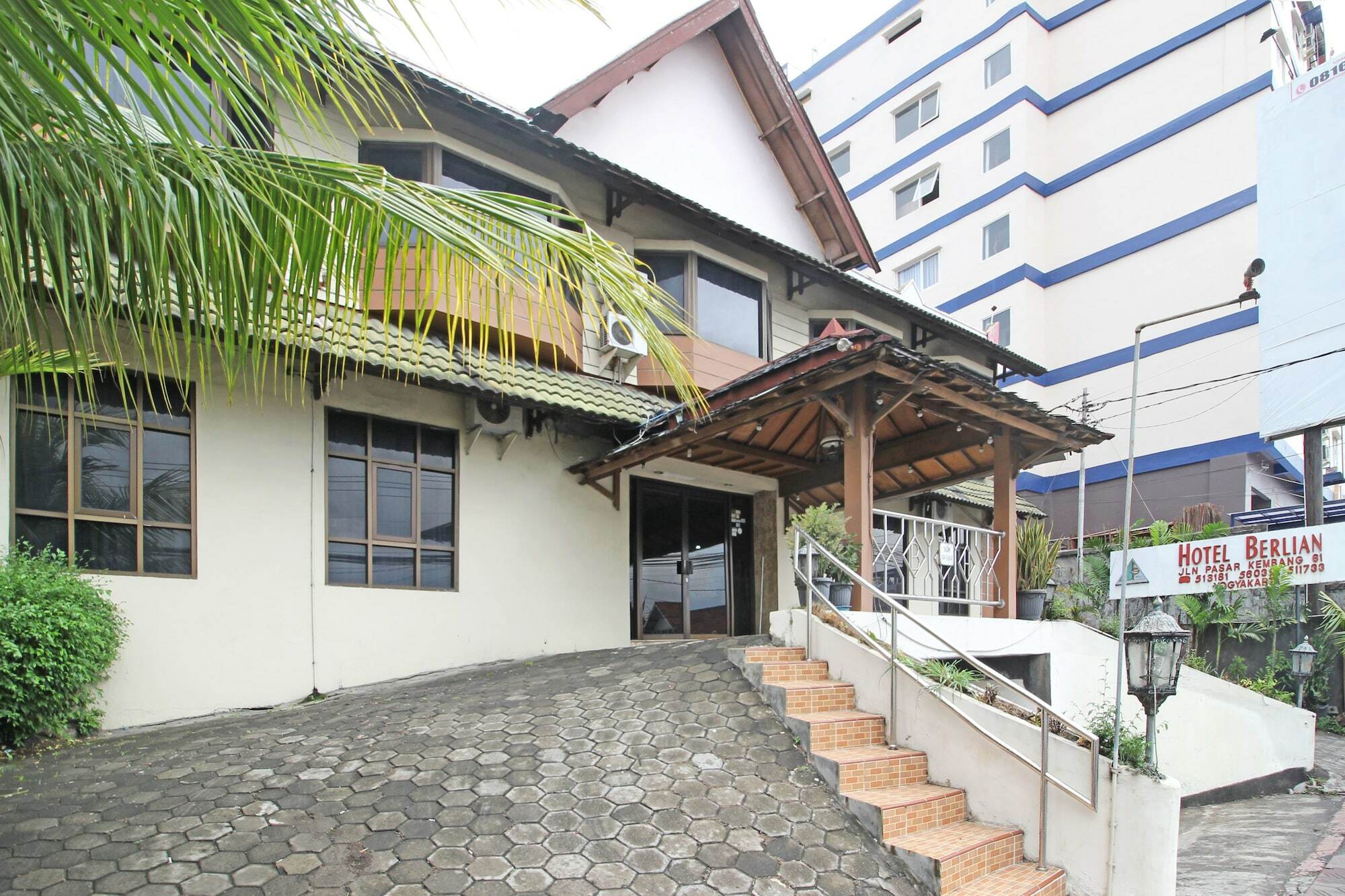Reddoorz Near Malioboro Tugu Station Jogja Otel Yogyakarta Dış mekan fotoğraf